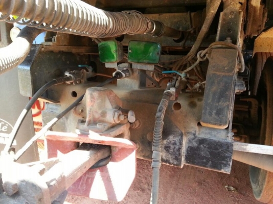 รถอีซุซุ 10 ล้อดั้ม 300 แรงม้า. ปี 53  ( ขายแม่ , ลูก )  , ( รถวิ่ง 3xx,xxx กม. )   สนใจติดต่อ 081 - 6079515