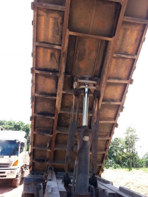 รถอีซุซุ 10 ล้อดั้ม 300 แรงม้า. ปี 53  ( ขายแม่ , ลูก )  , ( รถวิ่ง 3xx,xxx กม. )   สนใจติดต่อ 081 - 6079515