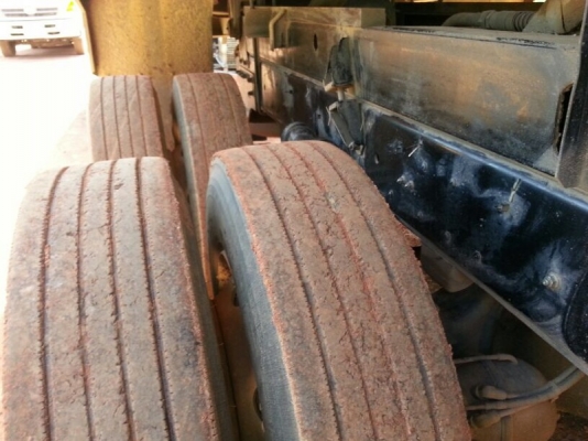 รถอีซุซุ 10 ล้อดั้ม 300 แรงม้า. ปี 53  ( ขายแม่ , ลูก )  , ( รถวิ่ง 3xx,xxx กม. )   สนใจติดต่อ 081 - 6079515