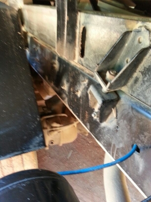 รถอีซุซุ 10 ล้อดั้ม 300 แรงม้า. ปี 53  ( ขายแม่ , ลูก )  , ( รถวิ่ง 3xx,xxx กม. )   สนใจติดต่อ 081 - 6079515