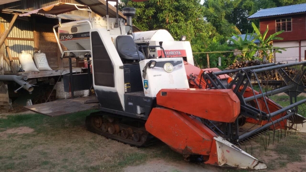 ขายรถเกี่ยวพร้อมพ่วงลาก329000 บาทเท่านั้น