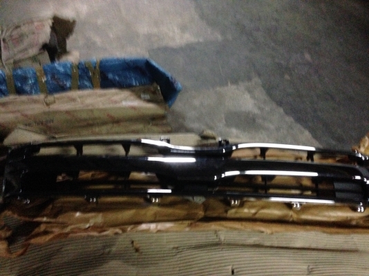 หน้ากระจังโครเมี่ยม ( แท้ 0 ) TOYOTA COMMUTER