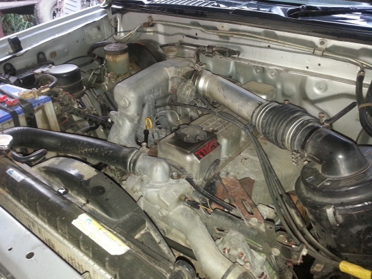 Nissan ฟอนร์เทีย ปี2001 2700 ซีซี สีเดิมๆ ยางใหม่4เส้น สภาพดีมาก