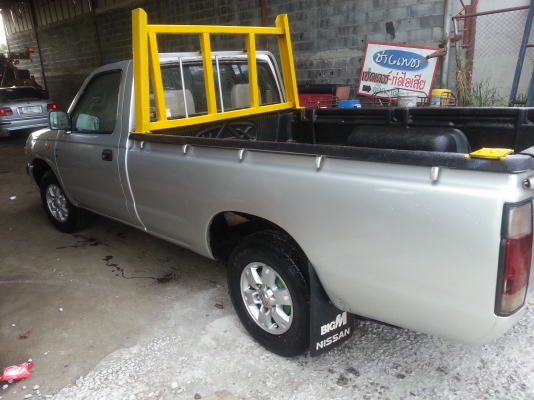 Nissan ฟอนร์เทีย ปี2001 2700 ซีซี สีเดิมๆ ยางใหม่4เส้น สภาพดีมาก