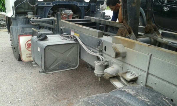 รถฮีโน่ 6 ล้อดั้ม FC9J 175 แรงม้า. ปี 55  สนใจติดต่อ 081 - 6079515