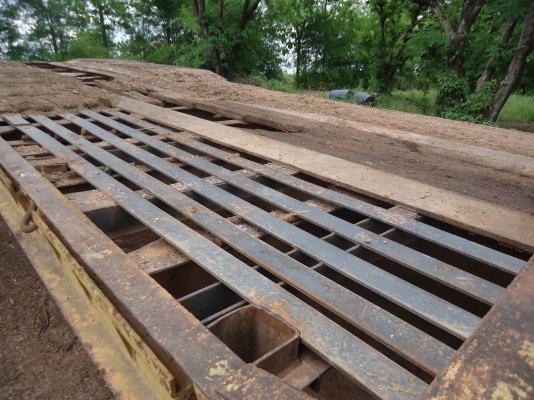 ขายหางโลว์เบสเหล็กสภาพดียาว12เมตร2เพลาไมมีทะเบืยน