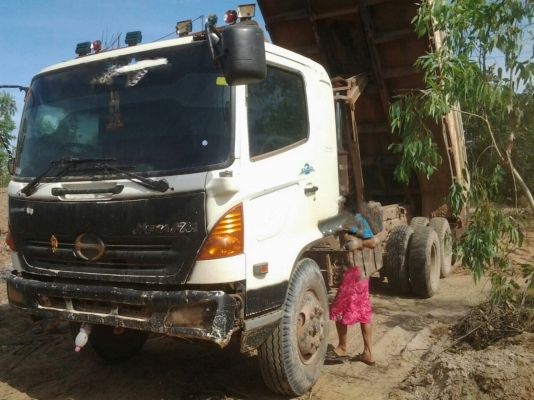 HINO MEGA 260 ดั้มสามมิตร 2เพลาห้างแท้ปี49 รถใช้งานรักษามาก ชุดโอนได้แล้วครับ สนใจมาเลย HINO MEGA 260 ดั้มสามมิตร 2เพลาห้างแท้ปี49 รถใช้งานรักษามาก ชุดโอนได้แล้วครับ สนใจมาเลย