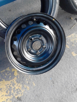 กะทะล้อ 5 รู  ของ TOYOTA รถกระบะ    มี 1 วง   สถาพสวย  TEL.081-427-3941