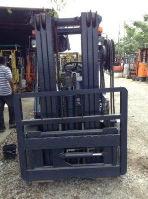 +++ขายโฟล์คลิฟท์ KOMATSU  FD30-11 (รถนอกนำเข้า)  ขนาด 3 ตัน  เครื่องยนต์ดีเซล  เสา 4.3  เมตร  3 ท่อน ฟูลฟรีเข้าตู้  เกียร์ออโตเมติค  งา 1,070  มม.  ยางลม  *** สนใจ รายละเอียด ราคา คุยได้ครับ โทร. 081-659-7598 ***