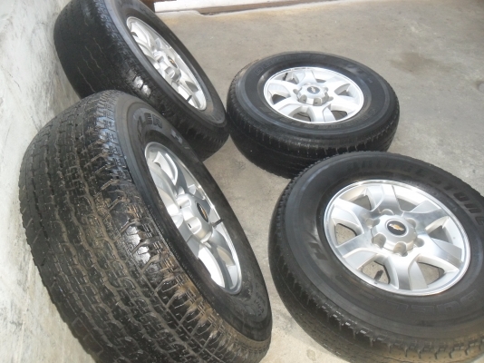 ล้อแม็กเชฟ 16นิ้ว 6รู พร้อมยาง 265/70R16ปี12 สวยๆ 4 ล้อ ราคา 6900 บาท