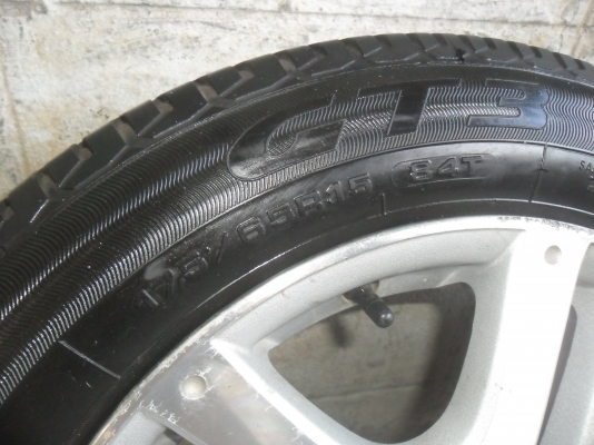 ล้อแม็ก 15นิ้ว 4รู100 Jazz พร้อมยาง สวยๆ 4 ล้อ ราคา 4300 บาท ล้อแม็ก 15นิ้ว 4รู100 Jazz พร้อมยาง สวยๆ 4 ล้อ ราคา 4300 บาท