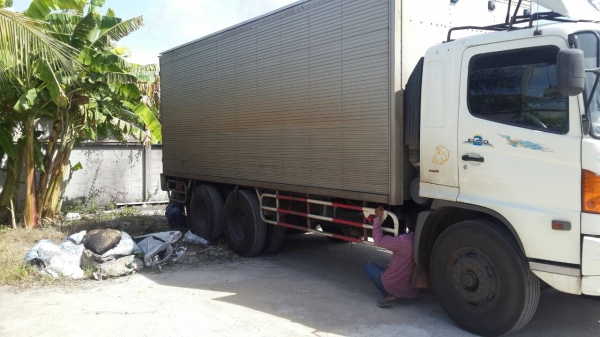 ขายตู้แห้ง 3 บาน สภาพพร้อมใช้ ขายตู้แห้ง 3 บาน สภาพพร้อมใช้