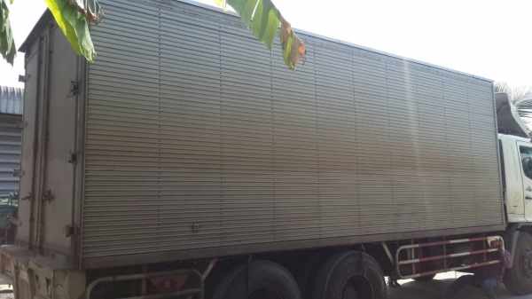 ขายตู้แห้ง 3 บาน สภาพพร้อมใช้ ขายตู้แห้ง 3 บาน สภาพพร้อมใช้