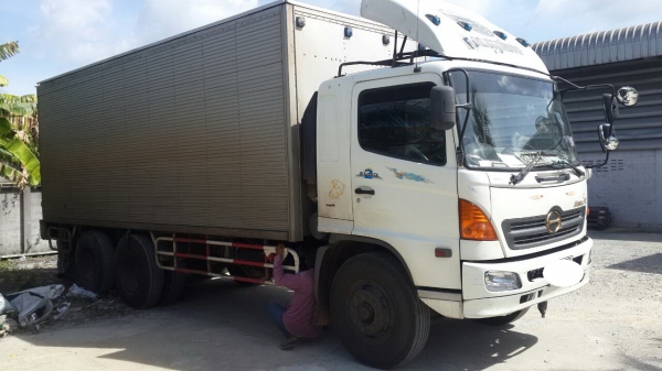 ขายตู้แห้ง 3 บาน สภาพพร้อมใช้ ขายตู้แห้ง 3 บาน สภาพพร้อมใช้