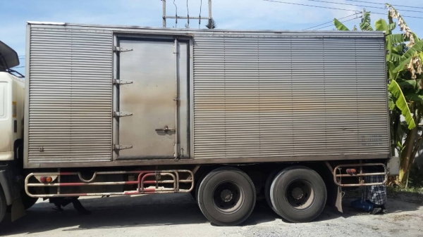 ขายตู้แห้ง 3 บาน สภาพพร้อมใช้