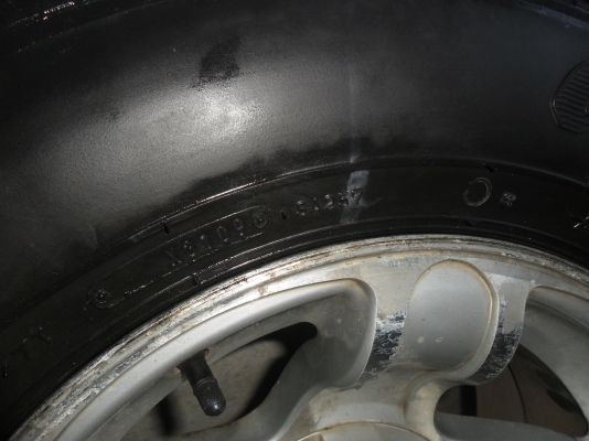 ล้อแม็ก 15นิ้ว 6รูพร้อมยาง 235/70R15ปี09 สวยๆ 4 ล้อ ราคา 6400 บาท