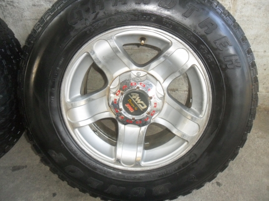 ล้อแม็ก 15นิ้ว 6รูพร้อมยาง 235/70R15ปี09 สวยๆ 4 ล้อ ราคา 6400 บาท