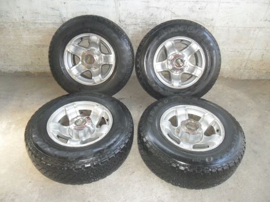 ล้อแม็ก 15นิ้ว 6รูพร้อมยาง 235/70R15ปี09 สวยๆ 4 ล้อ ราคา 6400 บาท