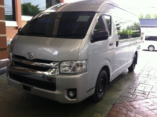 ดาวน์ 100,00 รถตู้ดีเซลมือ1