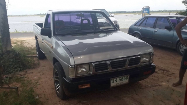 NISSAN BIG M จอโค้งปี 39 หัวบาง ยางดี คัสชีสวย เล่มทะเบียนพร้อมโอน