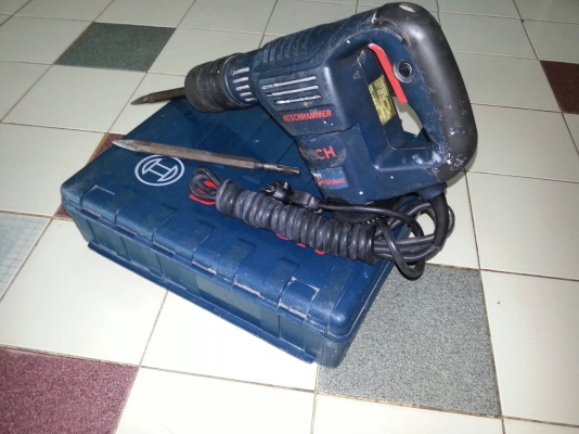 ขายเครื่องสกัดคอนกรีตBOSCHรุ่นGSH3E(650W)ตัวนี้made in germanyสภาพพร้อมใช้งานครับ