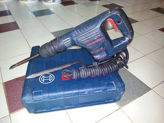 ขายเครื่องสกัดคอนกรีตBOSCHรุ่นGSH3E(650W)ตัวนี้made in germanyสภาพพร้อมใช้งานครับ