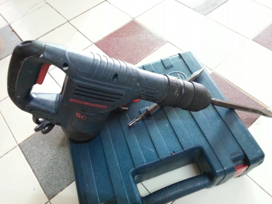 ขายเครื่องสกัดคอนกรีตBOSCHรุ่นGSH3E(650W)ตัวนี้made in germanyสภาพพร้อมใช้งานครับ