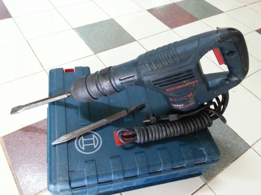 ขายเครื่องสกัดคอนกรีตBOSCHรุ่นGSH3E(650W)ตัวนี้made in germanyสภาพพร้อมใช้งานครับ