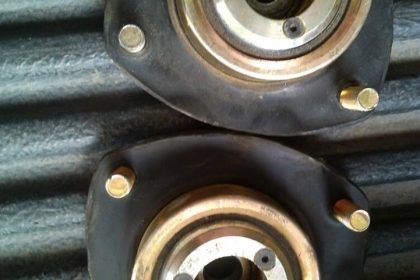 1. โช๊คหลังเป็นถุงลม ของ Honda สตรีมหรือ Civic ไดแมนชั่นไม่เคยใช้ในไทย  (ดูสภาพก่อนต่อรองครับ) 2. มีเบ๊าโช๊คหน้าหัวจ๋อย ลูกปืนสภาพใหม่ ใส่แทนเบ๊ายางได้เลย ช่วยในการเลี้ยวได้ดีขึ้น