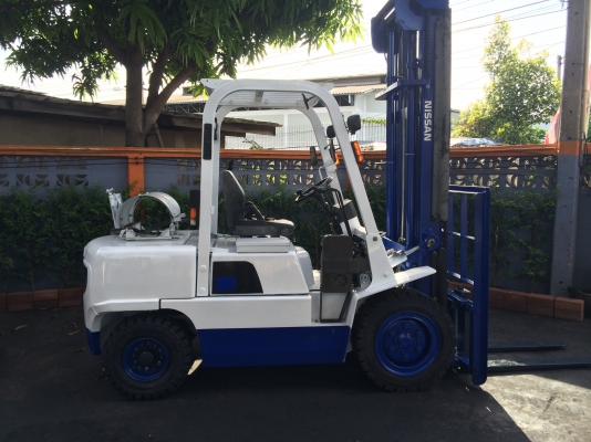 ขาย ฟอร์คลิฟท์ nissan 3.0 ตัน 4.5 เมตรก่อนรุ่นใหม่ล่าสุด สภาพใหม่มากๆfrom japan