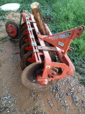 ขายผานพรวน6/22 ตราช้าง สภาพเกือบใหม่พร้อมใช้รรคา 27000.- ขายผานพรวน6/22 ตราช้าง สภาพเกือบใหม่พร้อมใช้รรคา 27000.-