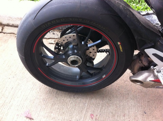 ขายดาน์รถบิ๊กไบค์ DUCATI  (1199) ครับ รถแต่งสวยๆครับ  สนใจมาลองดู ราคาคุยกันได้