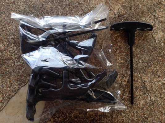 ขายปะแจไข 6 เหลี่ยมหัวจม ขนาด 4 mm. ของใหม่ ถุงละ 10 ชิ้น มีหลายถุงครับ