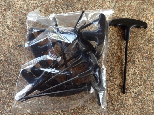 ขายปะแจไข 6 เหลี่ยมหัวจม ขนาด 4 mm. ของใหม่ ถุงละ 10 ชิ้น มีหลายถุงครับ