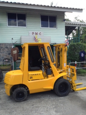 +++ ขายโฟล์คลิฟท์ TOYOTA 3FD25  ขนาด 2.5  ตัน  (รถนอก นำเข้า สภาพสวย) เครื่องยนต์ดีเซล  เสา 3  เมตร  ฮิ้งค์โฟล์ค  งากระดก  เกียร์ธรรมดา  ล้อหน้าคู่  ยางลม  ***   ลดราคาอีก  10,000.- บาท  เหลือ  185,000.- บาท ครับ  สนใจรายละเอียด    คุยได้ครับ โทร. 081-659