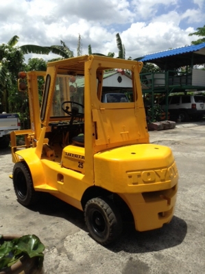 +++ ขายโฟล์คลิฟท์ TOYOTA 3FD25  ขนาด 2.5  ตัน  (รถนอก นำเข้า สภาพสวย) เครื่องยนต์ดีเซล  เสา 3  เมตร  ฮิ้งค์โฟล์ค  งากระดก  เกียร์ธรรมดา  ล้อหน้าคู่  ยางลม  ***   ลดราคาอีก  10,000.- บาท  เหลือ  185,000.- บาท ครับ  สนใจรายละเอียด    คุยได้ครับ โทร. 081-659