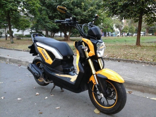 ขาย Honda Zoomer-x สีเหลือง ปี 2012 (ปลายปี) ราคา 37,000 บาทครับ