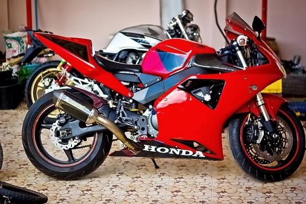 ขายCBR954ปี03 เครื่องดี ระบบไฟปกติ ของแต่งพอมีครับ ราคา155000อินวอยสรรพสามิตแท้ๆ