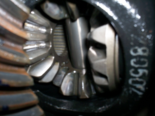 ขายเฟืองท้ายโตโยต้าไมตี้ ไทเกอร์ วีโก้ รถตู้หัวจรวด คอมมูเตอร์ เบอร์10*41อัตราทด4.1 อยู่ดอนเมืองครับ  โทร.0890671028 รับประกัน ไม่หอนไม่ดัง เฟืองโคตรสวย วางเครื่อง เลยต้องเปลี่ยนอัตราทดครับ