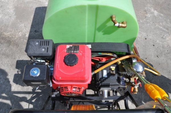 ขายเครื่องฉีดน้ำแรงดัดสูง3สูบ อุปกรณ์ครบ สวยเดิม(เปิดตู้ติดมา1ตัว) ยังไม่เคยใช้ในไทย 19,000เท่านั้น