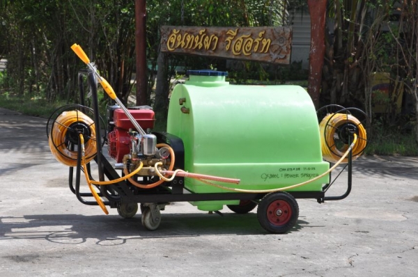 ขายเครื่องฉีดน้ำแรงดัดสูง3สูบ อุปกรณ์ครบ สวยเดิม(เปิดตู้ติดมา1ตัว) ยังไม่เคยใช้ในไทย 19,000เท่านั้น