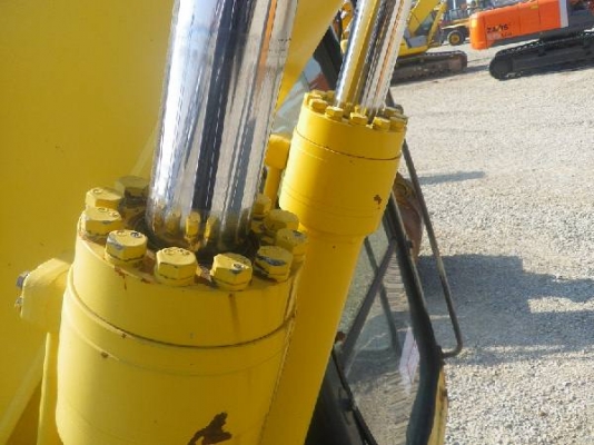 รถขุด Komatsu PC130-6K เครื่องยนต์ 4 สูบ นำเข้าเองจากอิตาลี สนใจโทร. 080-6565422 (หนิง)