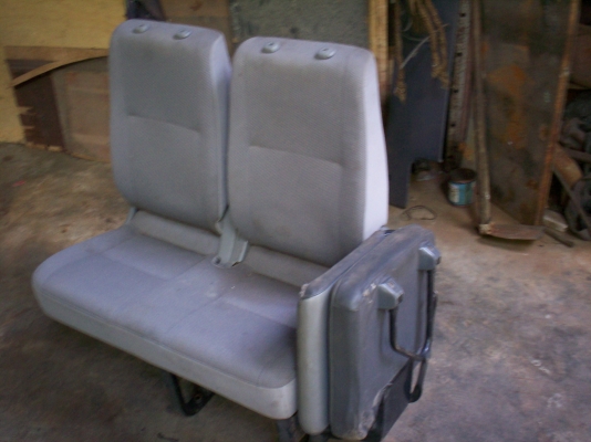 เบาะเสริมรถตู้หัวจรวด ให้เป็น4แถว 1000บาท TEL0890671028