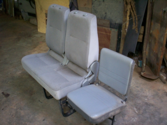 เบาะเสริมรถตู้หัวจรวด ให้เป็น4แถว 1000บาท TEL0890671028