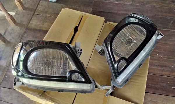 ขายไฟหน้าแท้วีโก้ปี2006 2ข้าง 2500 พร้อมหลอดพร้อมส่ง