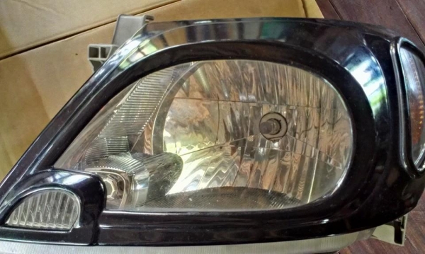 ขายไฟหน้าแท้วีโก้ปี2006 2ข้าง 2500 พร้อมหลอดพร้อมส่ง