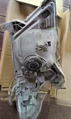 ขายไฟหน้าแท้วีโก้ปี2006 2ข้าง 2500 พร้อมหลอดพร้อมส่ง