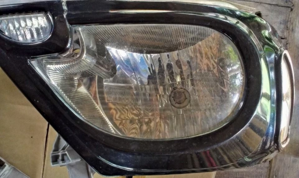 ขายไฟหน้าแท้วีโก้ปี2006 2ข้าง 2500 พร้อมหลอดพร้อมส่ง