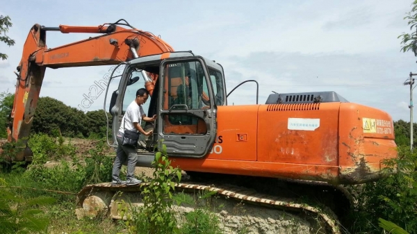 รถแบคโฮ HITACHI