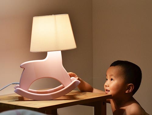 โคมไฟม้าโยก